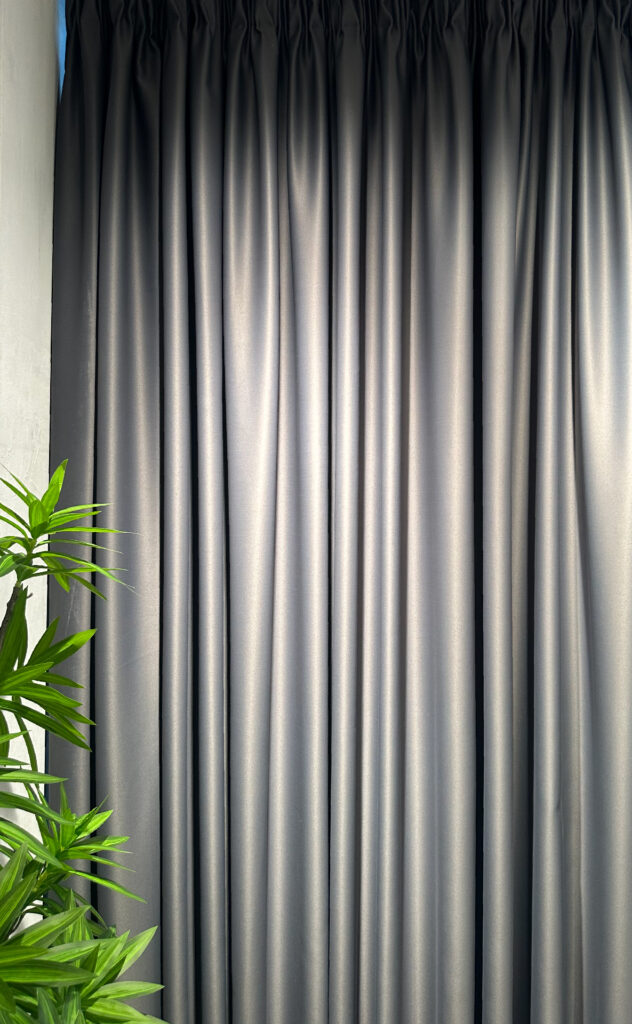 Black Out (Perde të trasha)