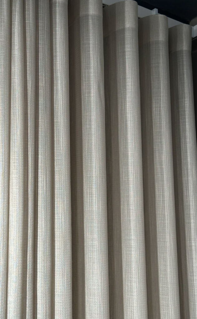 New Rio (Perde të holla)